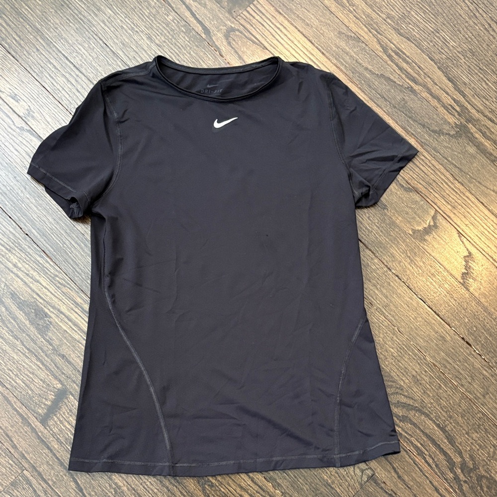 Nike Women's Black Dri-FIT Short Sleeve Athletic Top (size M)